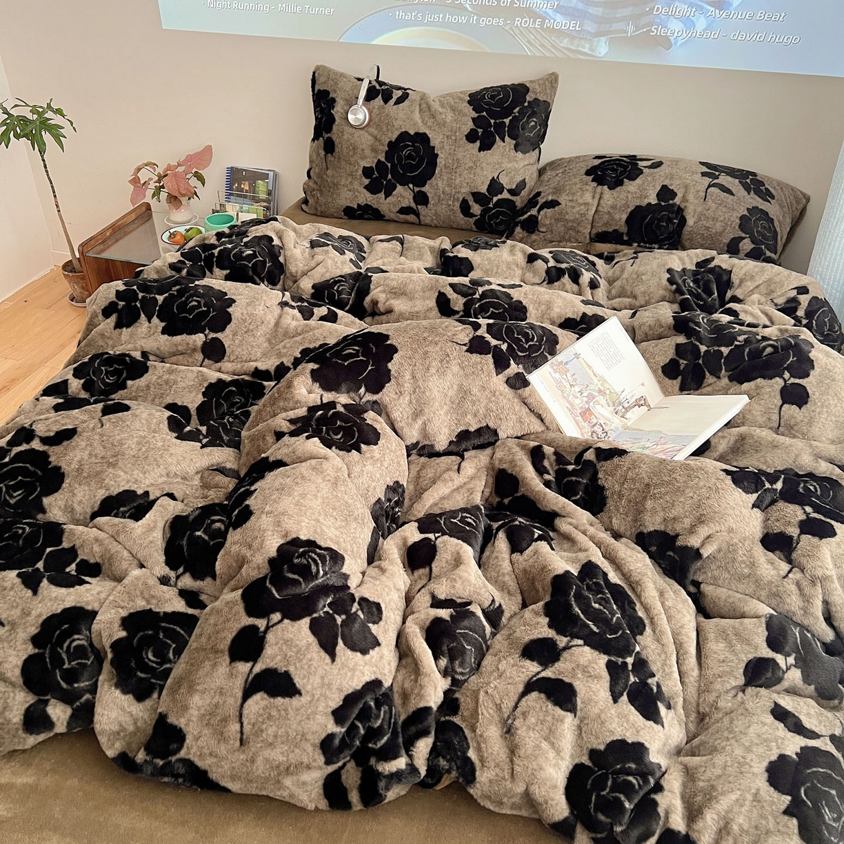 91家纺网 家纺一手货源 找家纺 顾里家纺 2025新款美拉德兔毛四件套 玫瑰情话