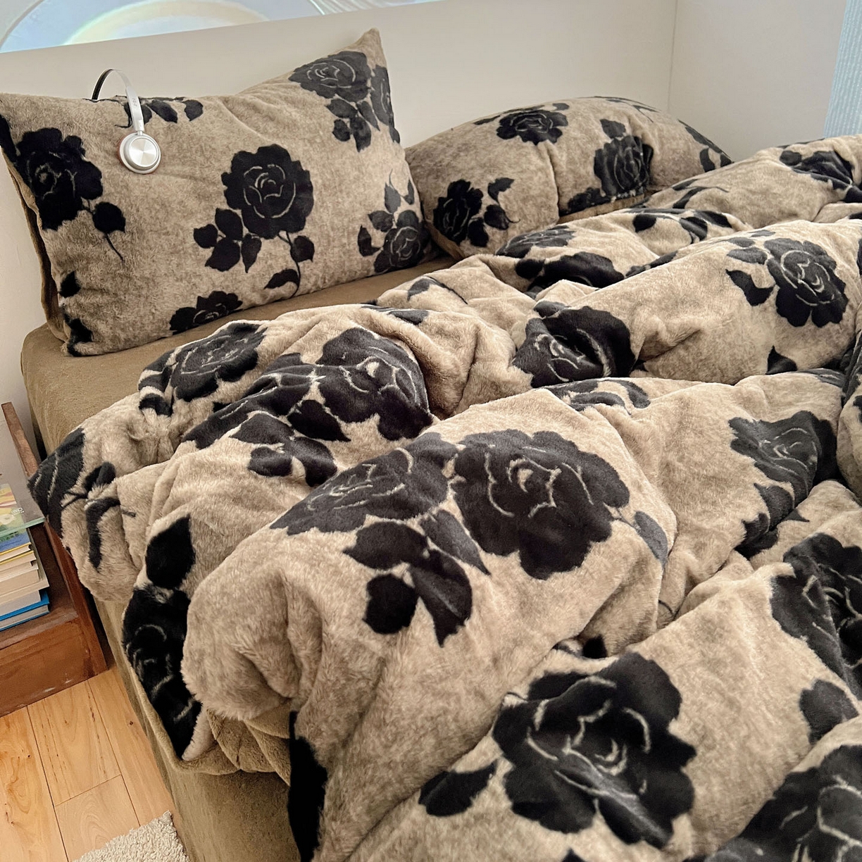 91家纺网 家纺一手货源 找家纺 顾里家纺 2025新款美拉德兔毛四件套 玫瑰情话