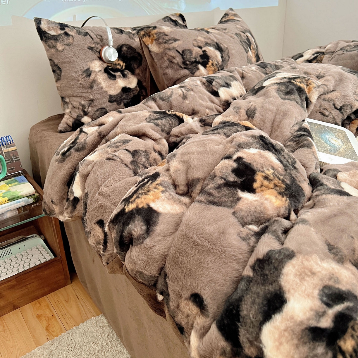 91家纺网 家纺一手货源 找家纺 顾里家纺 2025新款美拉德兔毛四件套 花境