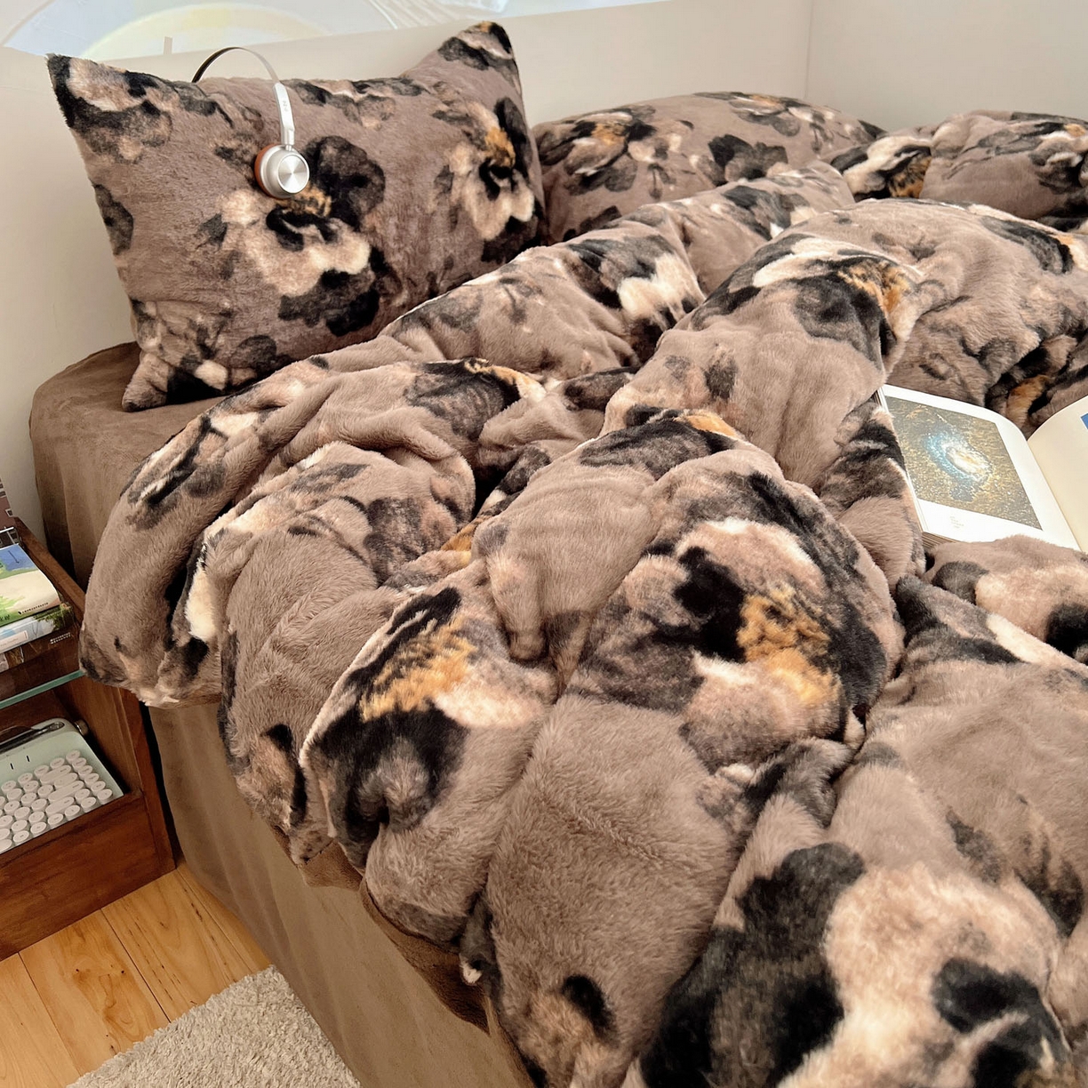 91家纺网 家纺一手货源 找家纺 顾里家纺 2025新款美拉德兔毛四件套 花境