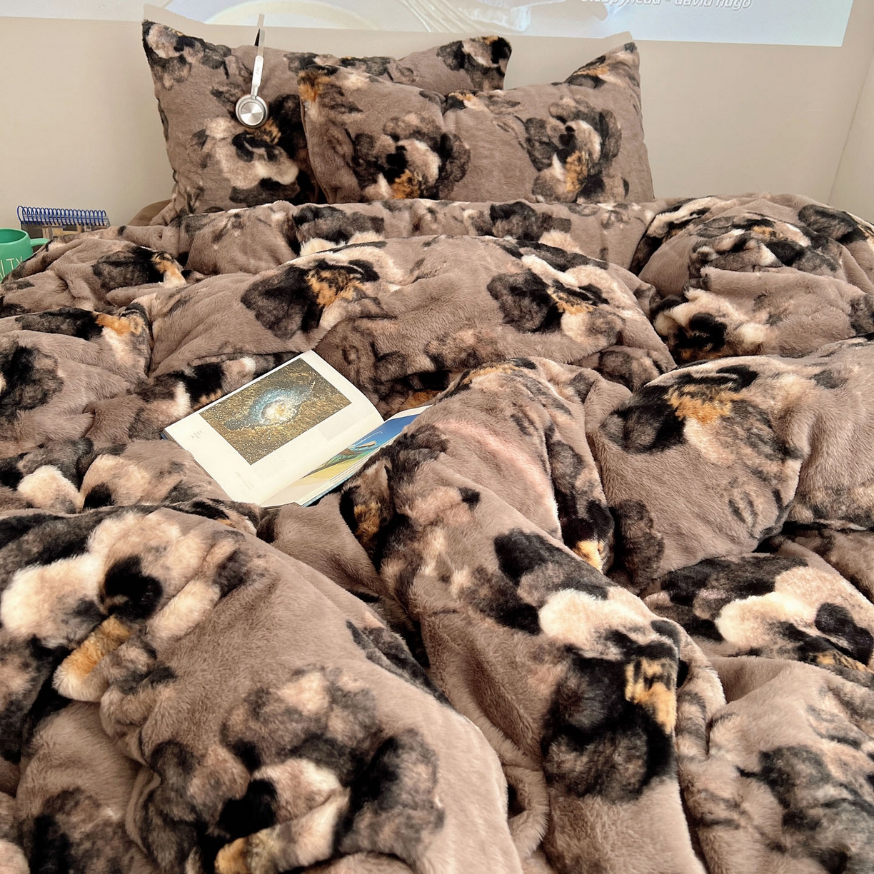 91家纺网 家纺一手货源 找家纺 顾里家纺 2025新款美拉德兔毛四件套 花境