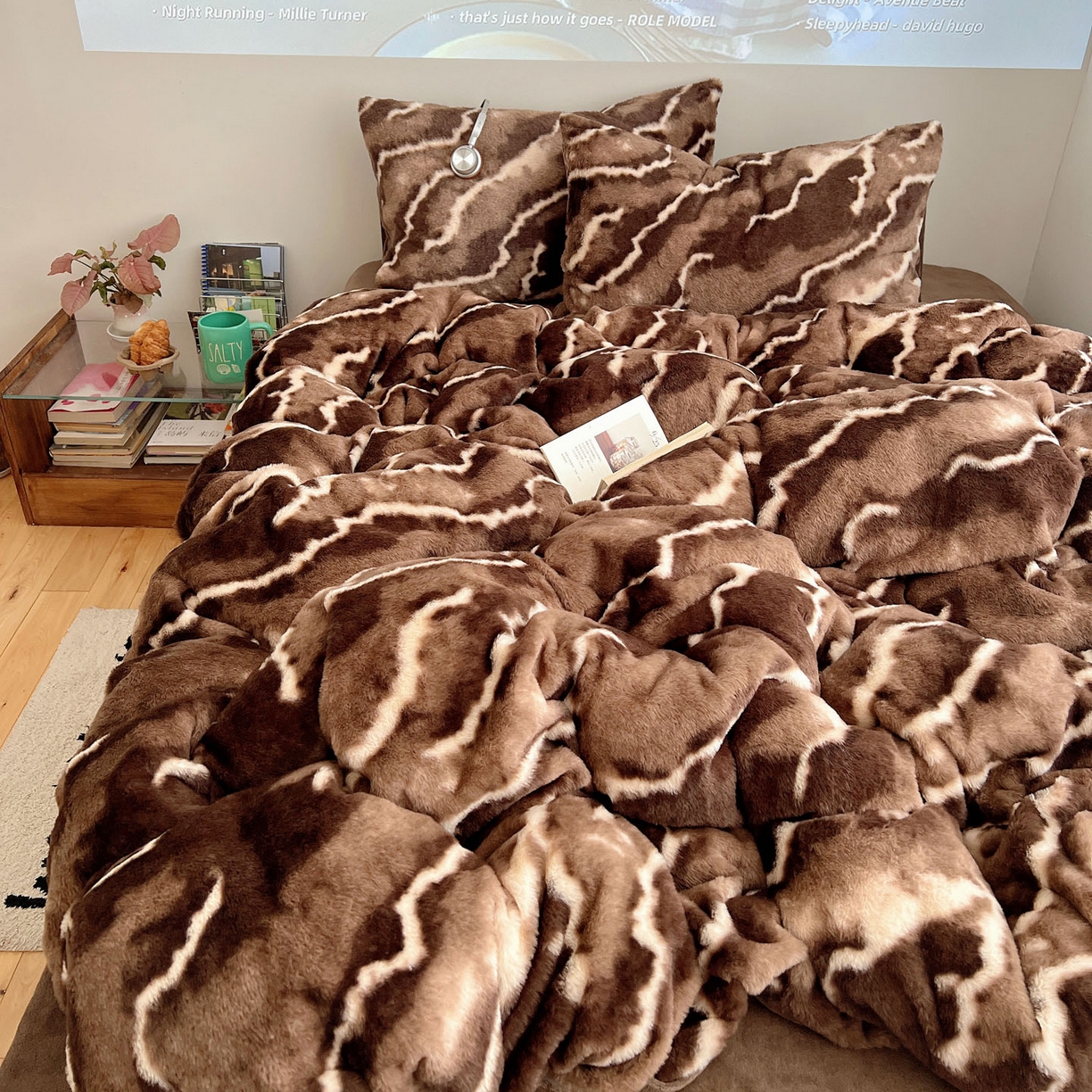 91家纺网 家纺一手货源 找家纺 顾里家纺 2025新款美拉德兔毛四件套 斑纹咖