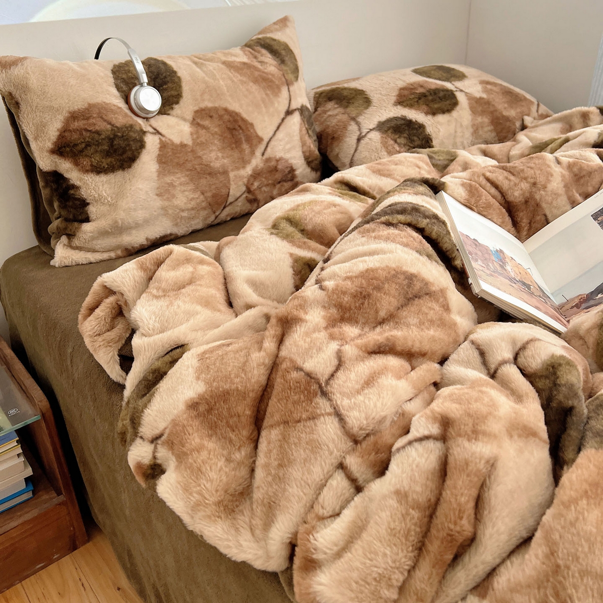 91家纺网 家纺一手货源 找家纺 顾里家纺 2025新款美拉德兔毛四件套 羽叶