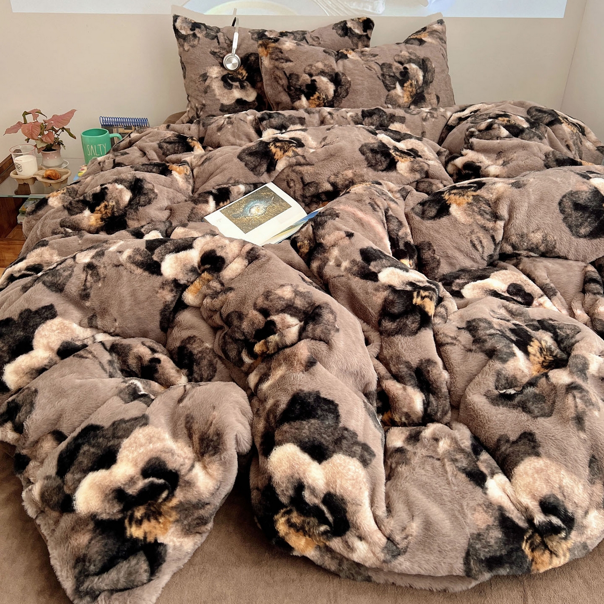 91家纺网 家纺一手货源 找家纺 顾里家纺 2025新款美拉德兔毛四件套 花境