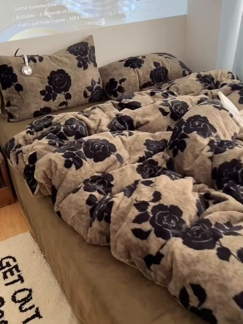 91家纺网 家纺一手货源 找家纺 顾里家纺 2025新款美拉德兔毛四件套 玫瑰情话