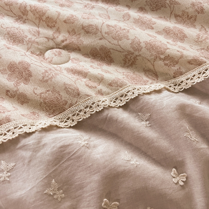 91家纺网 家纺一手货源 找家纺 桂雅居 2025新款植物再生棉麻法式数码印花懒人被被子被芯 秋意-红