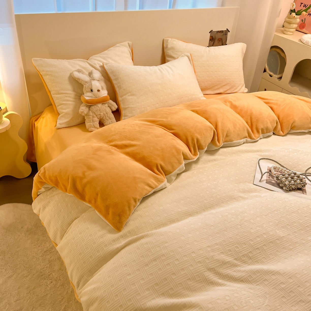 91家纺网 家纺一手货源 找家纺 如一 2025新款3D雕花牛奶绒单被套 编织纹-白橘