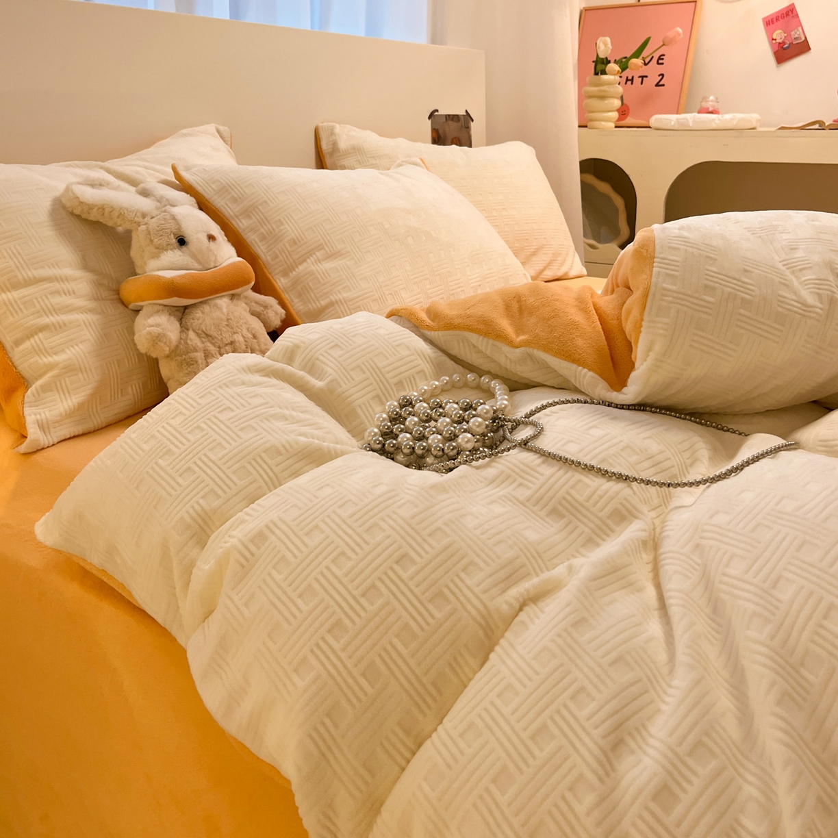 91家纺网 家纺一手货源 找家纺 如一 2025新款3D雕花牛奶绒单被套 编织纹-白橘