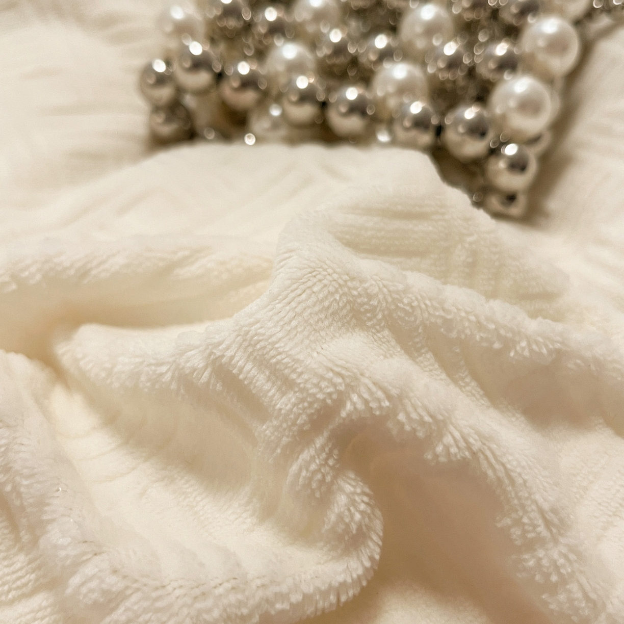 91家纺网 家纺一手货源 找家纺 如一 2025新款3D雕花牛奶绒单被套 编织纹-白咖