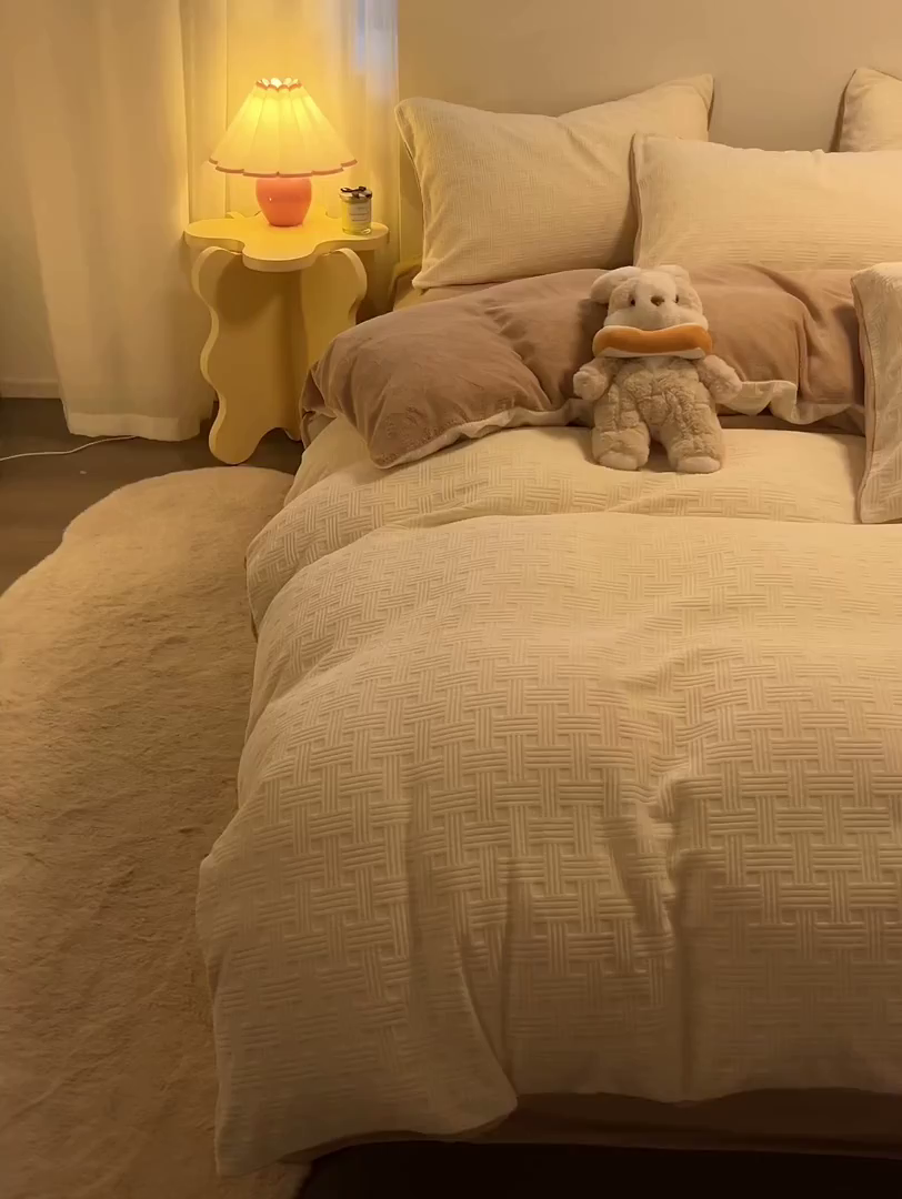 91家纺网 家纺一手货源 找家纺 如一 2025新款3D雕花牛奶绒单被套 编织纹-白咖