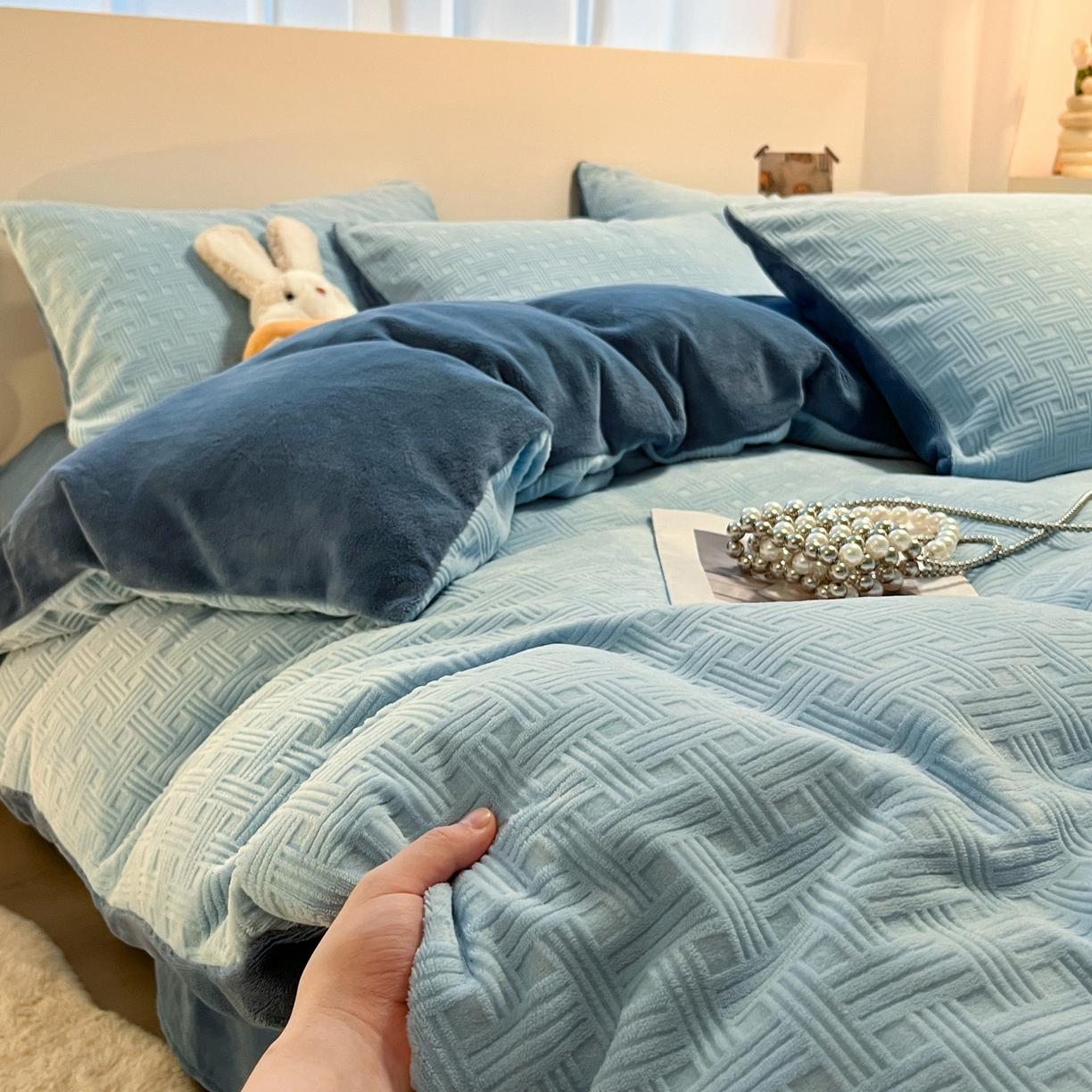 91家纺网 家纺一手货源 找家纺 如一 2025新款3D雕花牛奶绒单被套 编织纹-天蓝