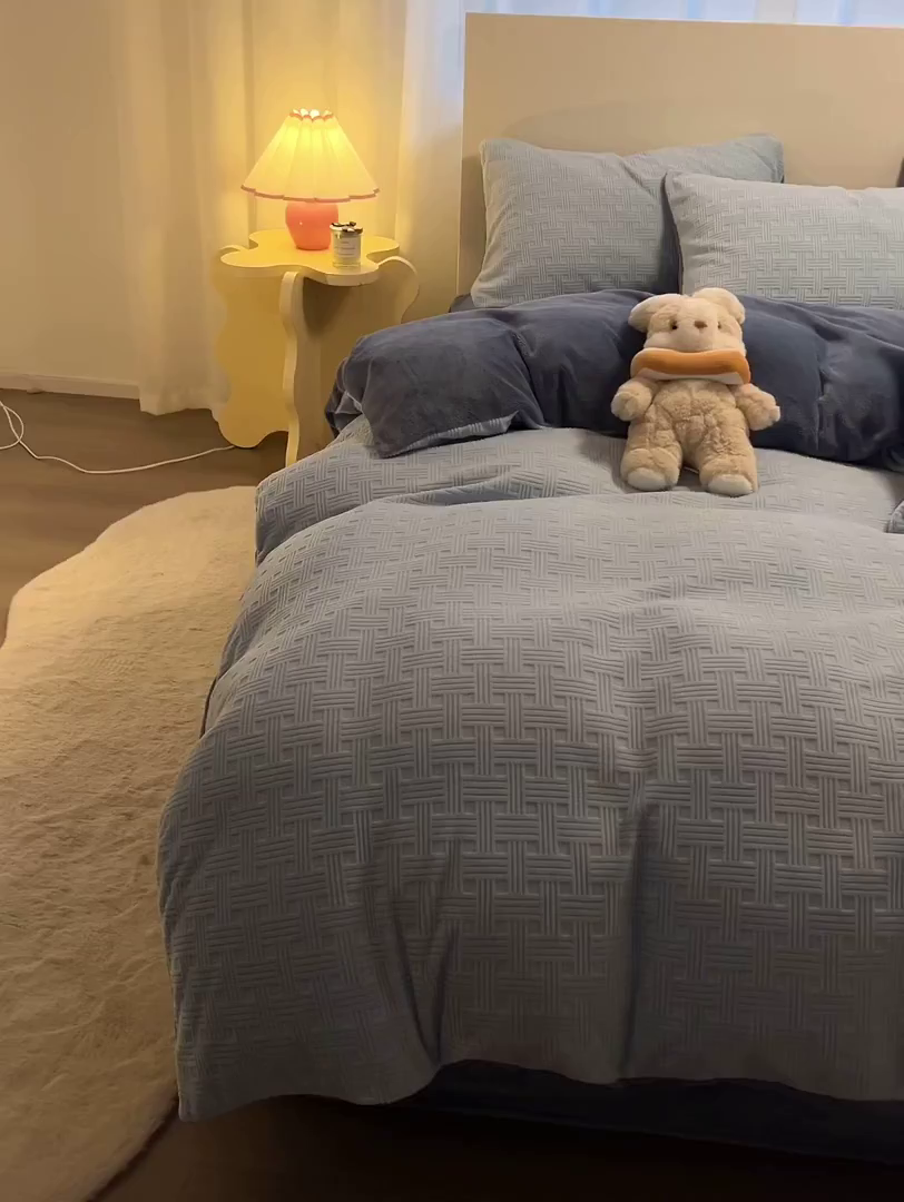 91家纺网 家纺一手货源 找家纺 如一 2025新款3D雕花牛奶绒单被套 编织纹-天蓝