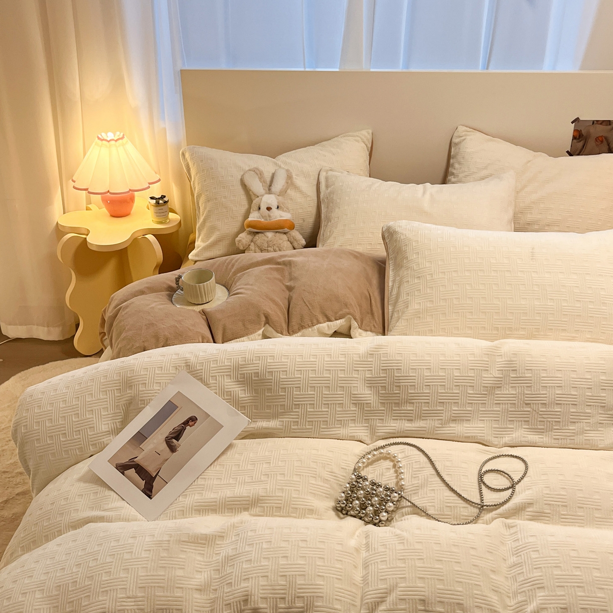 91家纺网 家纺一手货源 找家纺 如一 2025新款3D雕花牛奶绒四件套 编织纹-白咖