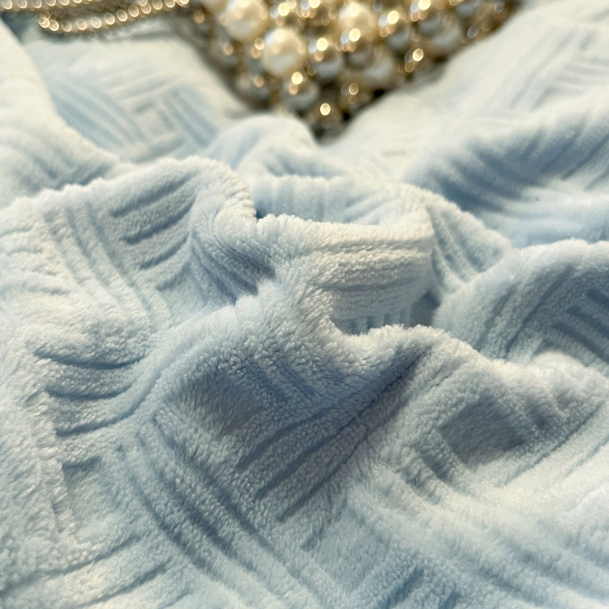 91家纺网 家纺一手货源 找家纺 如一 2025新款3D雕花牛奶绒四件套 编织纹-天蓝