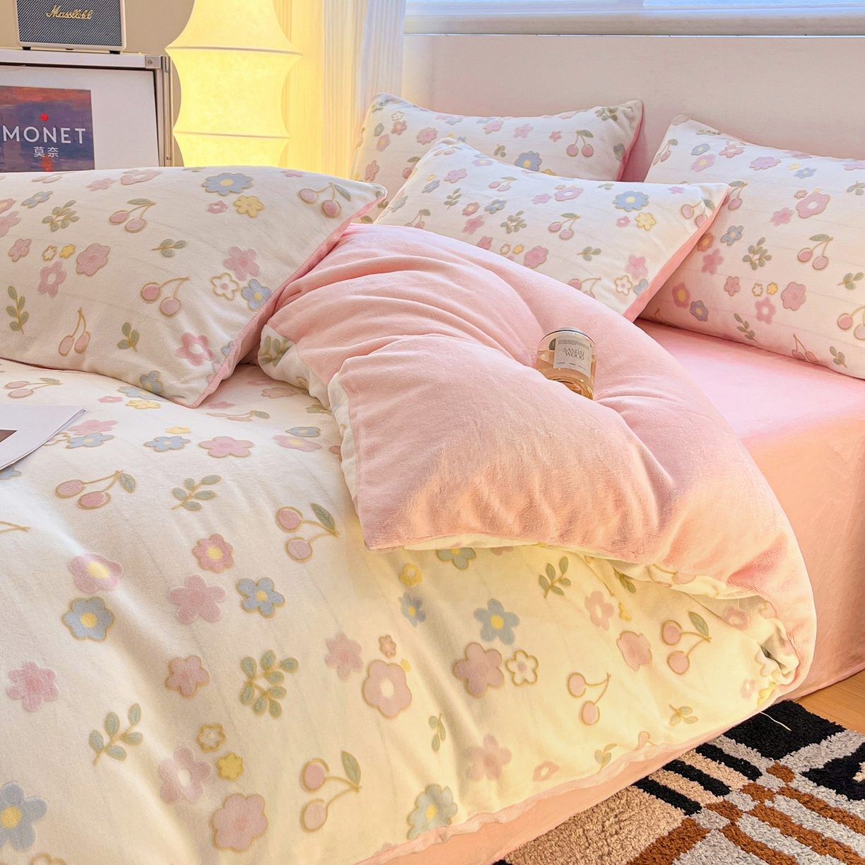 91家纺网 家纺一手货源 找家纺 如一 2025新款3D雕花牛奶绒四件套 缤纷-粉