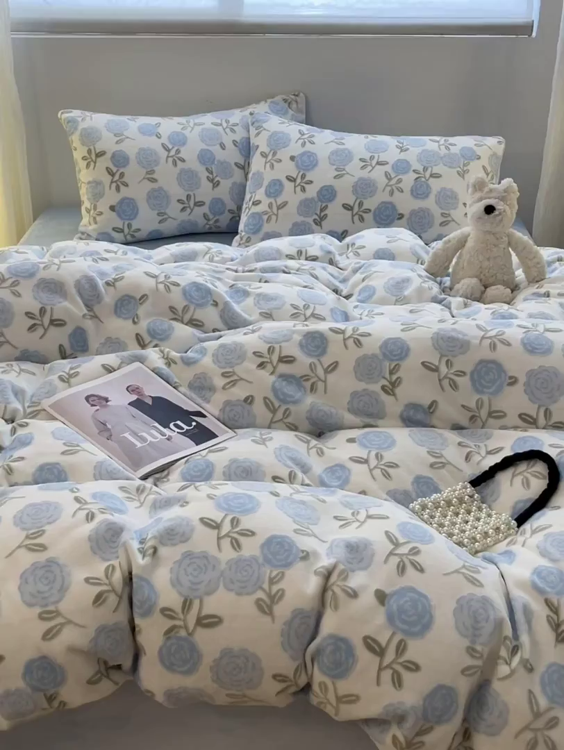 91家纺网 家纺一手货源 找家纺 如一 2025新款3D雕花牛奶绒四件套 繁花-天蓝