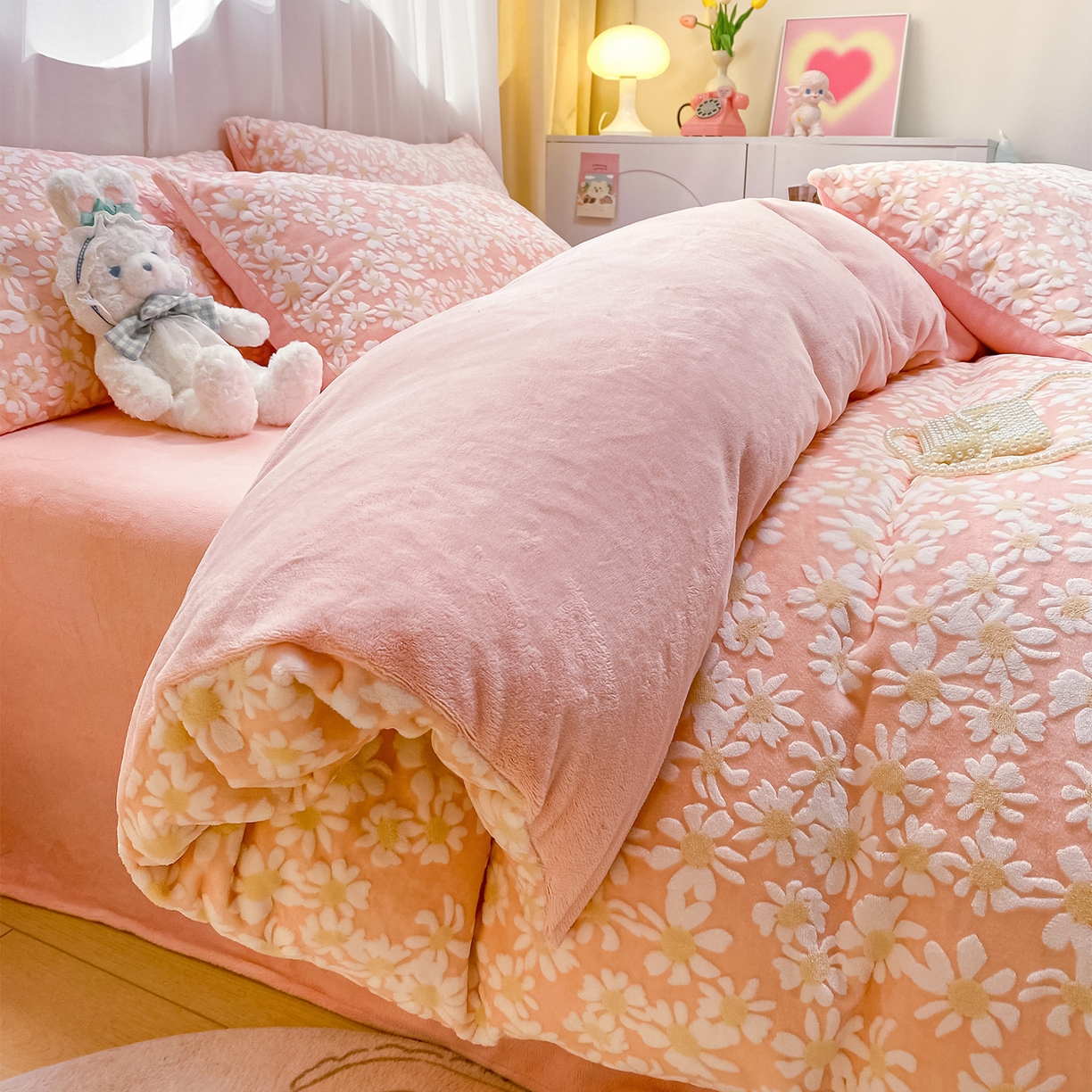 91家纺网 家纺一手货源 找家纺 如一 2025新款3D雕花牛奶绒四件套 花漾-粉