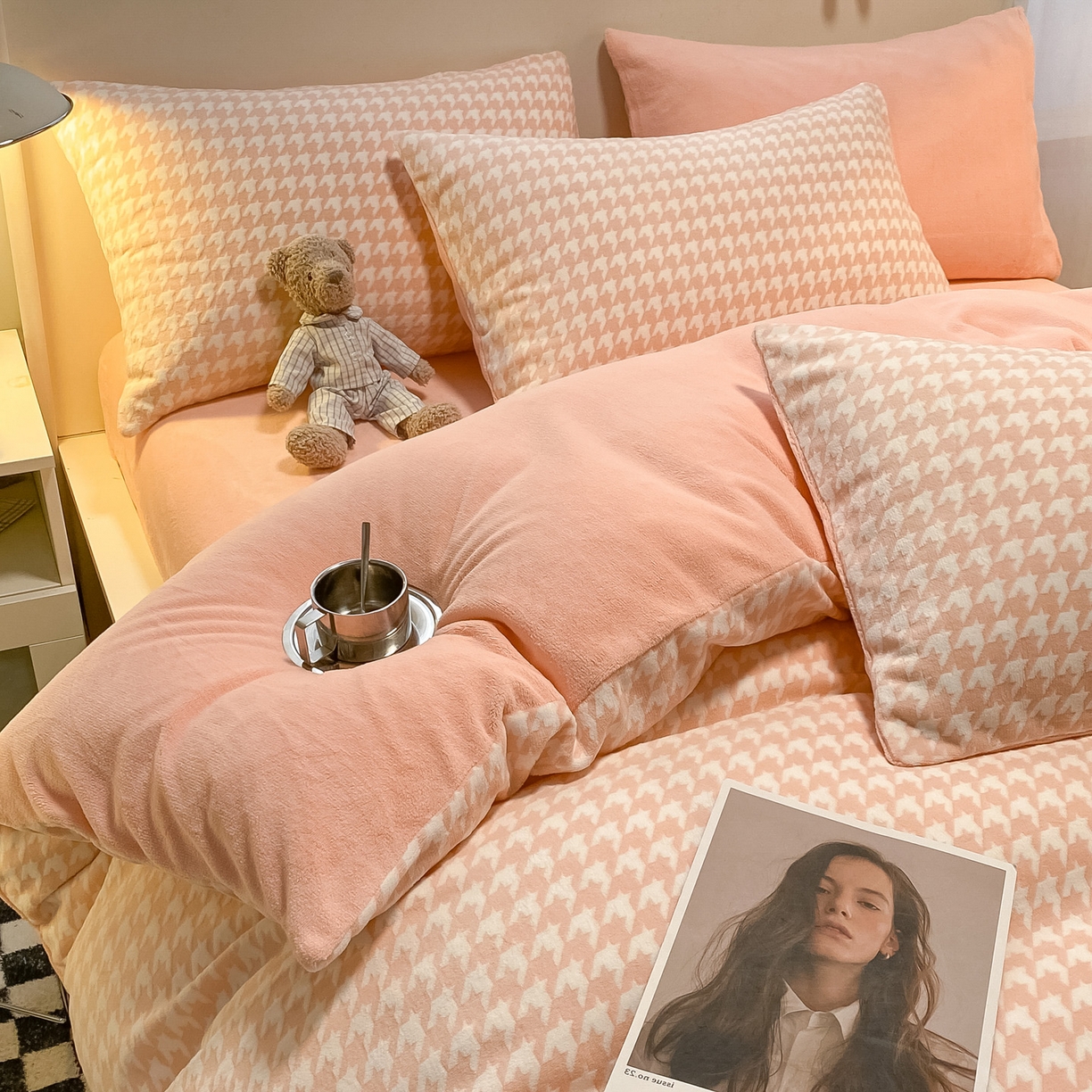 91家纺网 家纺一手货源 找家纺 如一 2025新款3D雕花牛奶绒单被套 千鸟格粉