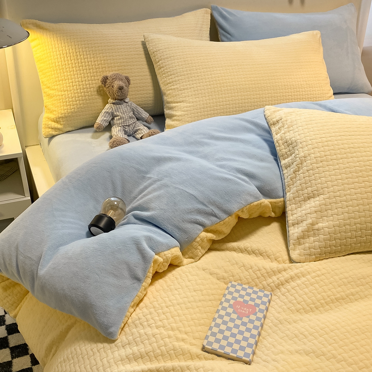 91家纺网 家纺一手货源 找家纺 如一 2025新款3D雕花牛奶绒四件套 华夫格黄