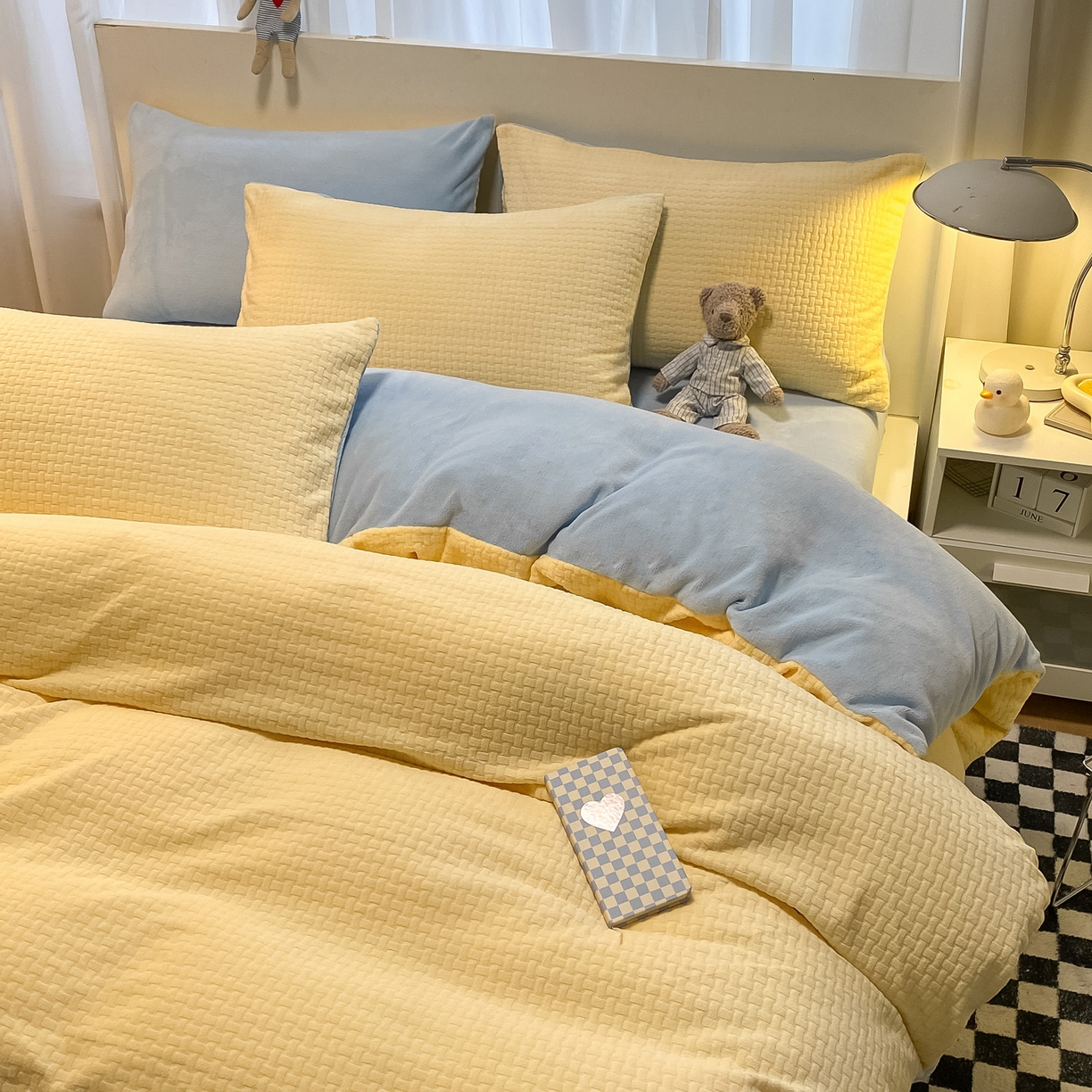 91家纺网 家纺一手货源 找家纺 如一 2025新款3D雕花牛奶绒四件套 华夫格黄