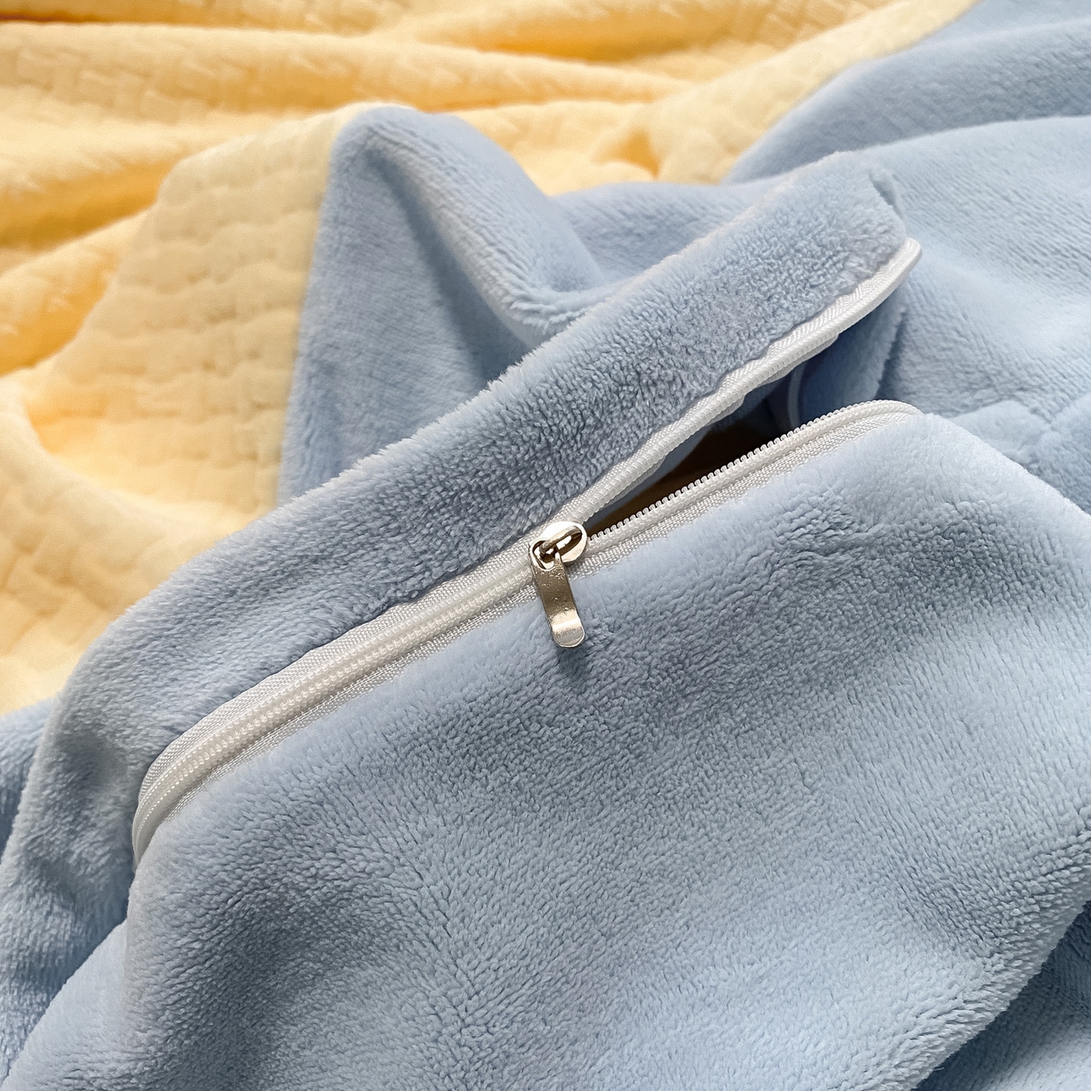 91家纺网 家纺一手货源 找家纺 如一 2025新款3D雕花牛奶绒四件套 华夫格黄