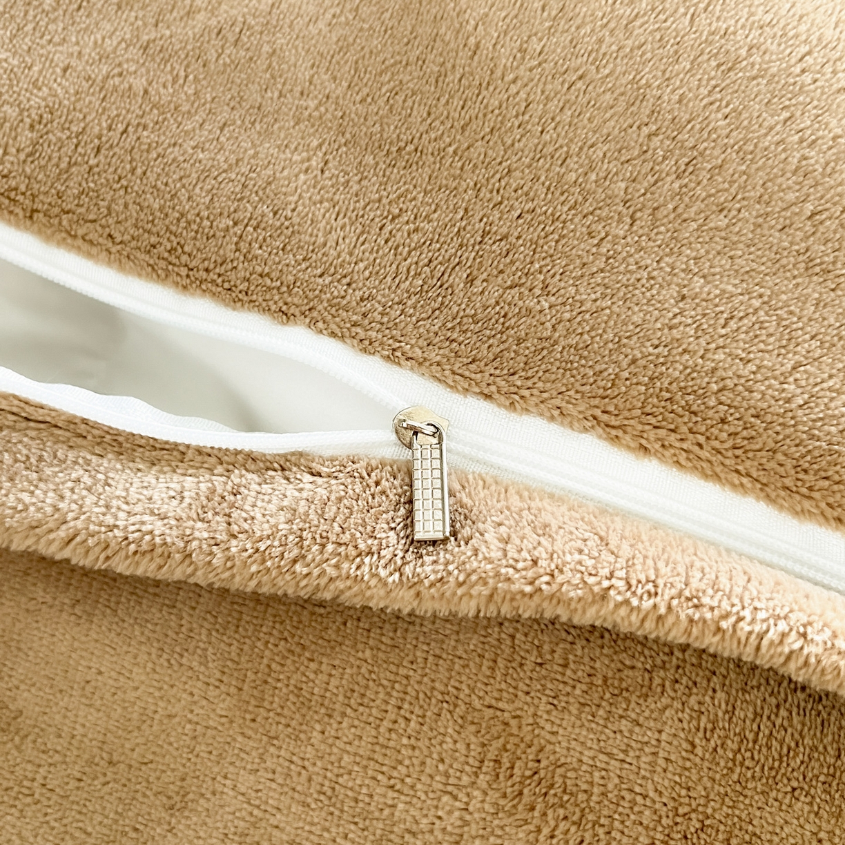 91家纺网 家纺一手货源 找家纺 如一 2025新款3D雕花牛奶绒四件套 肌理纹-杏