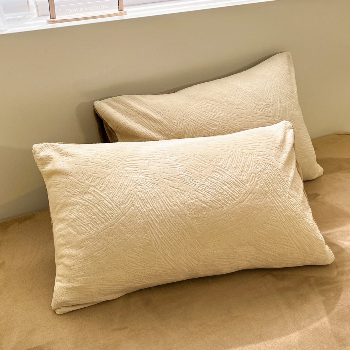 91家纺网 家纺一手货源 找家纺 如一 2025新款3D雕花牛奶绒四件套 肌理纹-杏