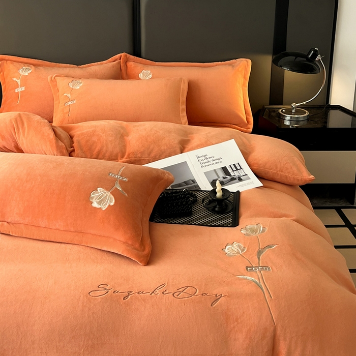 91家纺网 家纺一手货源 找家纺 梦莱斯 2025新款230克全消光刺绣牛奶绒配精美无纺布包装套件-玛奇朵玛奇朵-橙