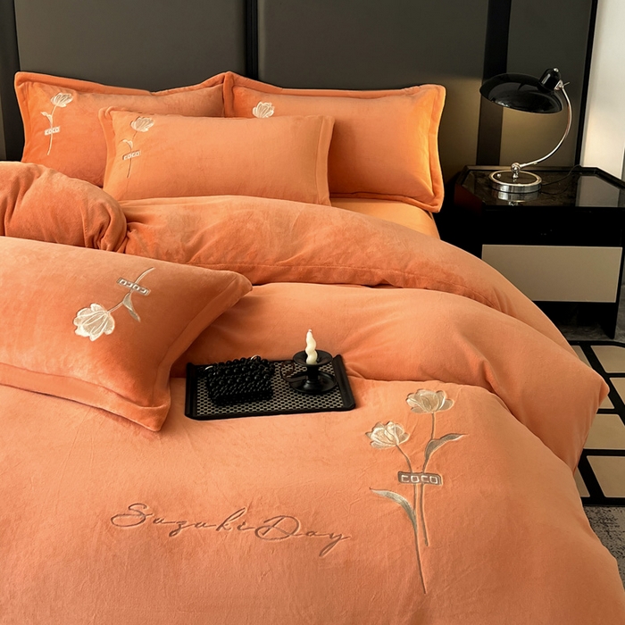 91家纺网 家纺一手货源 找家纺 梦莱斯 2025新款230克全消光刺绣牛奶绒配精美无纺布包装套件-玛奇朵玛奇朵-橙