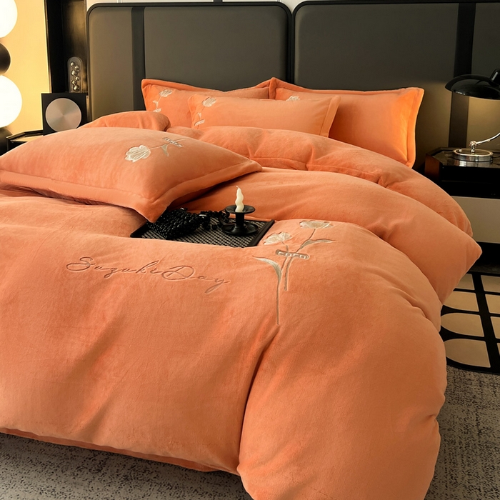 91家纺网 家纺一手货源 找家纺 梦莱斯 2025新款230克全消光刺绣牛奶绒配精美无纺布包装套件-玛奇朵玛奇朵-橙