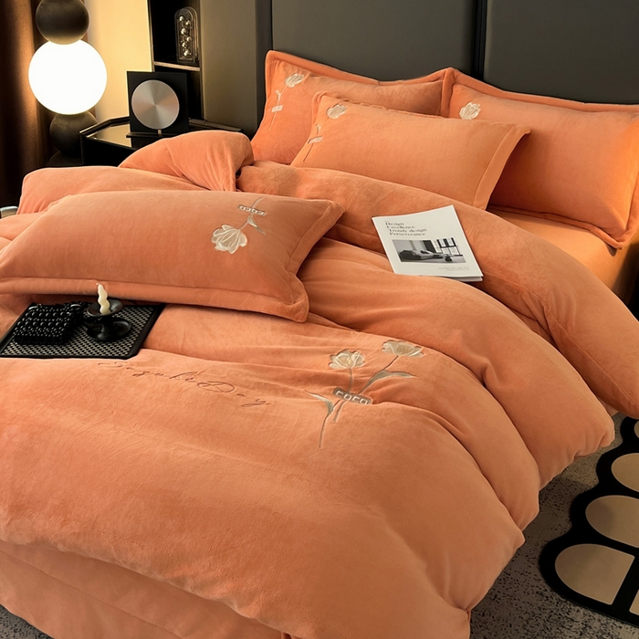 91家纺网 家纺一手货源 找家纺 梦莱斯 2025新款230克全消光刺绣牛奶绒配精美无纺布包装套件-玛奇朵玛奇朵-橙