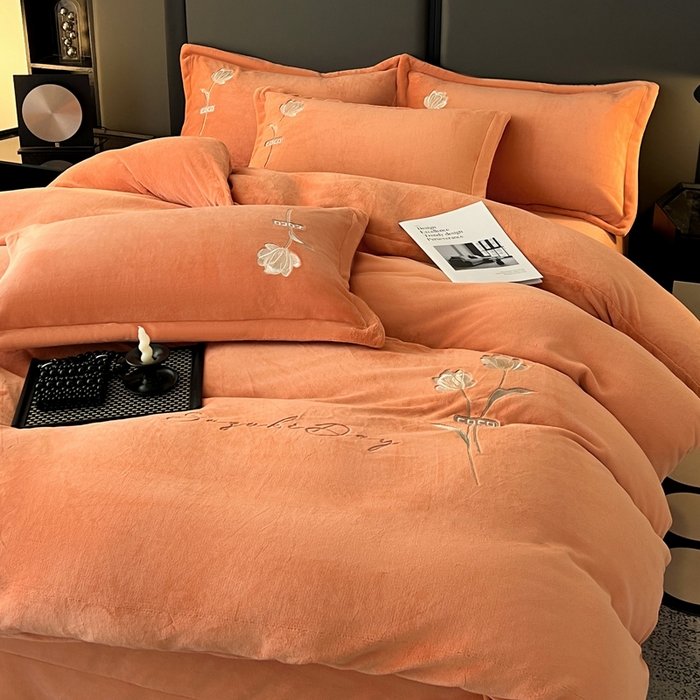 91家纺网 家纺一手货源 找家纺 梦莱斯 2025新款230克全消光刺绣牛奶绒配精美无纺布包装套件-玛奇朵玛奇朵-橙