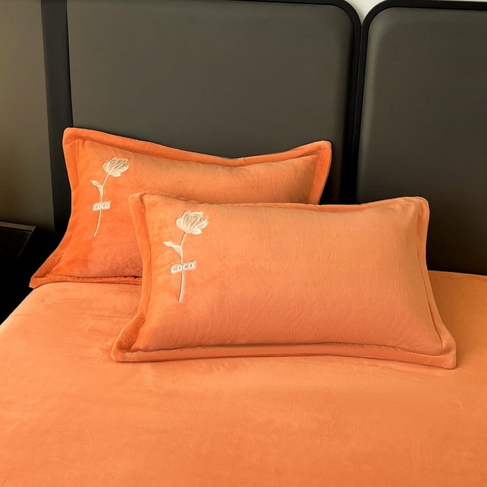 91家纺网 家纺一手货源 找家纺 梦莱斯 2025新款230克全消光刺绣牛奶绒配精美无纺布包装套件-玛奇朵玛奇朵-橙