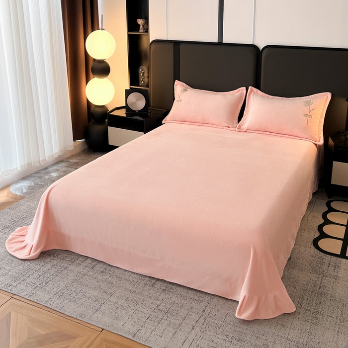 91家纺网 家纺一手货源 找家纺 梦莱斯 2025新款230克全消光刺绣牛奶绒配精美无纺布包装套件-玛奇朵玛奇朵-粉