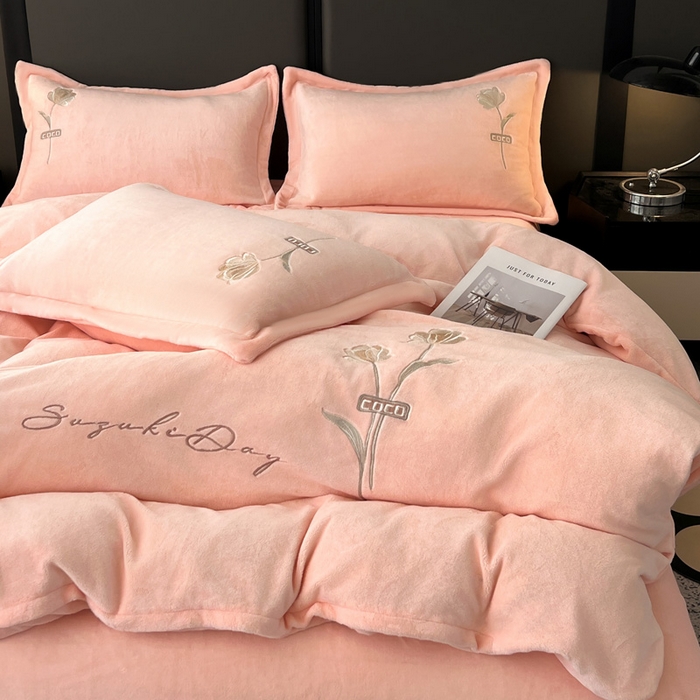 梦莱斯 2025新款230克全消光刺绣牛奶绒配精美无纺布包装套件-玛奇朵玛奇朵-粉