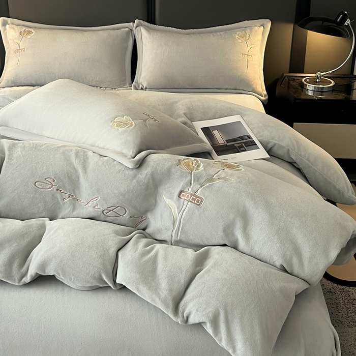 梦莱斯 2025新款230克全消光刺绣牛奶绒配精美无纺布包装套件-玛奇朵玛奇朵-灰