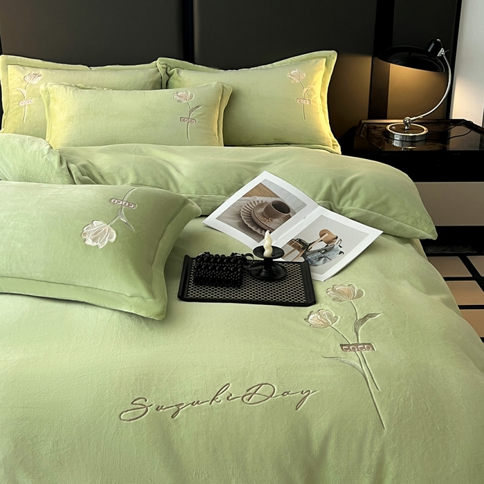 91家纺网 家纺一手货源 找家纺 梦莱斯 2025新款230克全消光刺绣牛奶绒配精美无纺布包装套件-玛奇朵玛奇朵-绿