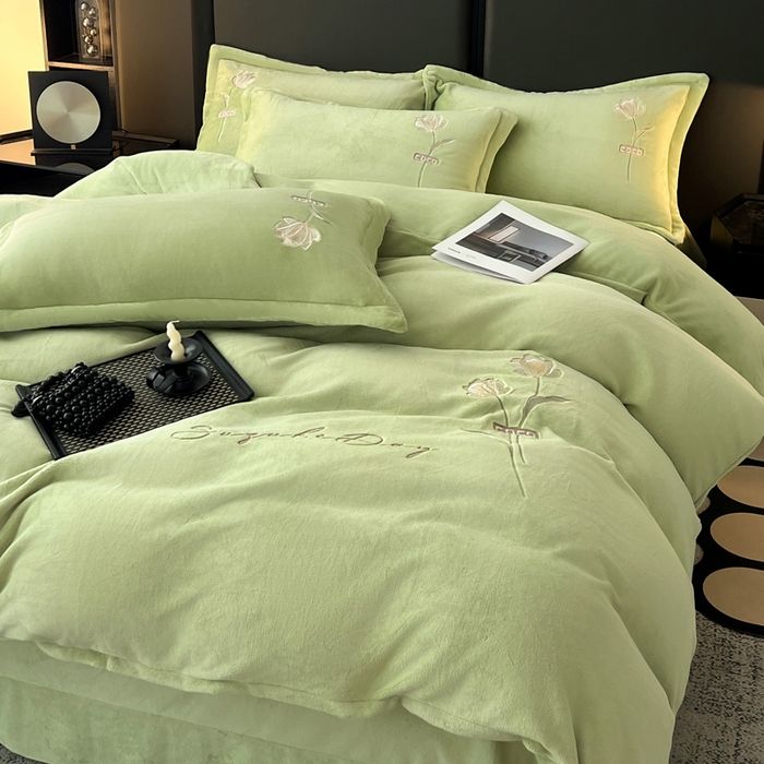 91家纺网 家纺一手货源 找家纺 梦莱斯 2025新款230克全消光刺绣牛奶绒配精美无纺布包装套件-玛奇朵玛奇朵-绿