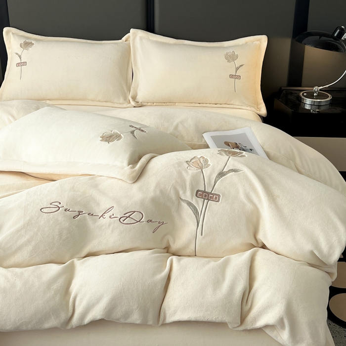 梦莱斯 2025新款230克全消光刺绣牛奶绒配精美无纺布包装套件-玛奇朵玛奇朵-米白