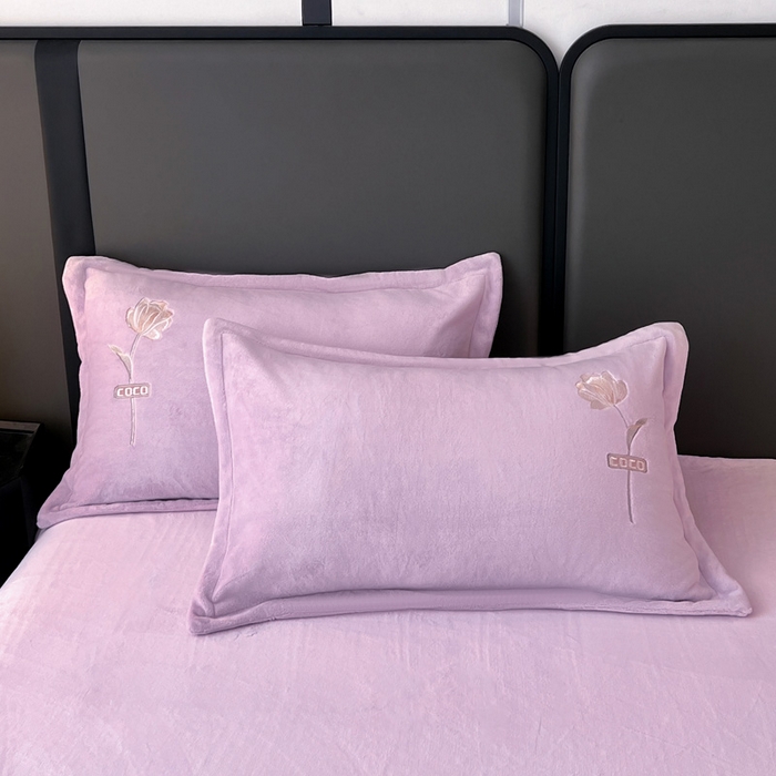 91家纺网 家纺一手货源 找家纺 梦莱斯 2025新款230克全消光刺绣牛奶绒配精美无纺布包装套件-玛奇朵玛奇朵-浅紫