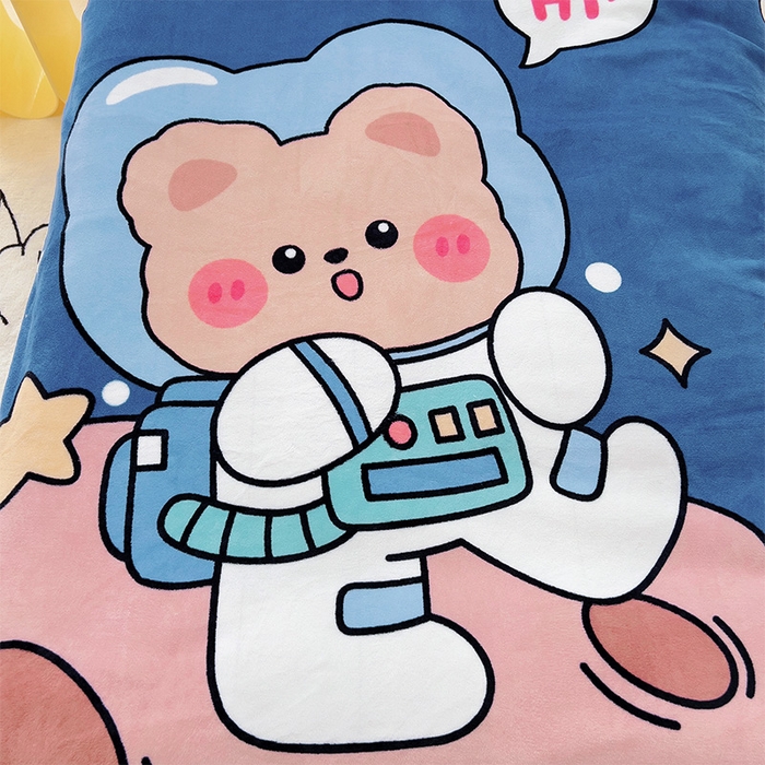 91家纺网 家纺一手货源 找家纺 嗨生活 2025新款大版印花牛奶绒儿童枕套枕芯幼儿园枕套枕芯 快乐宇航熊