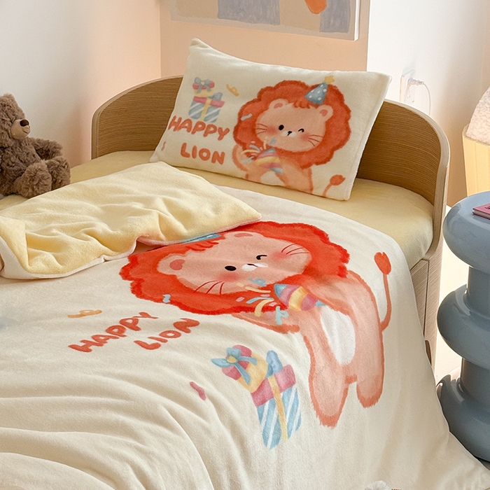 91家纺网 家纺一手货源 找家纺 嗨生活 2025新款大版印花牛奶绒儿童枕套枕芯幼儿园枕套枕芯 萌小狮