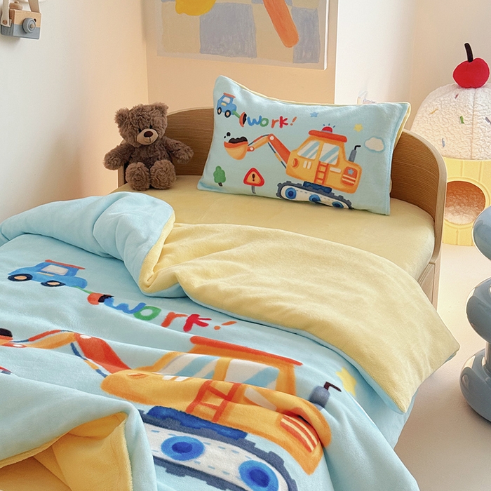 91家纺网 家纺一手货源 找家纺 嗨生活 2025新款大版印花牛奶绒儿童枕套枕芯幼儿园枕套枕芯 蓝色挖掘