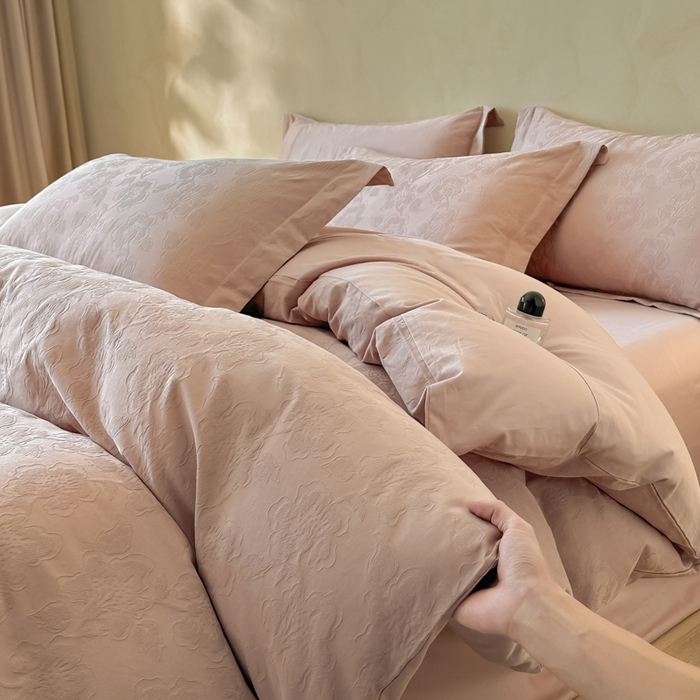 91家纺网 家纺一手货源 找家纺 （总）禾时 2025新款轻奢高支浮雕立体提花床盖款四件套