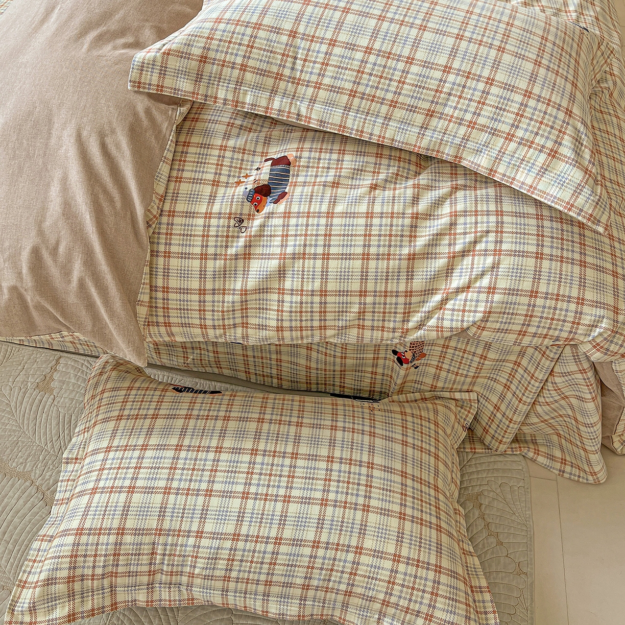 91家纺网 家纺一手货源 找家纺 依庭 2025新款高克重全棉纯棉磨毛印花单被套 奶油小狗