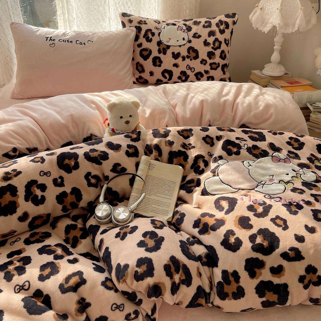 91家纺网 家纺一手货源 找家纺 （总）轻奢坊 2025新款牛奶绒5D烂花韩版法式花边四件套-蝶梦