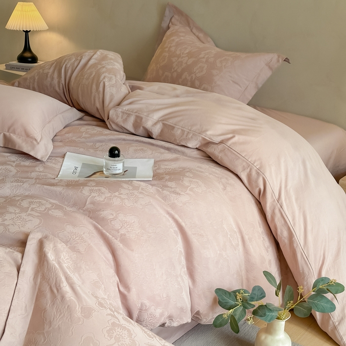 91家纺网 家纺一手货源 找家纺 禾时 2025新款轻奢高支浮雕立体提花床盖款四件套 兰亭（藕粉）