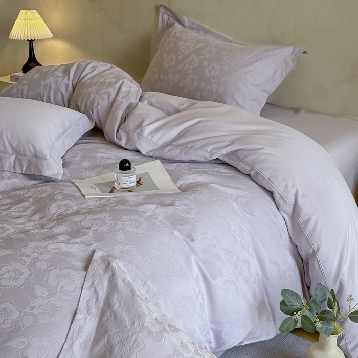 91家纺网 家纺一手货源 找家纺 禾时 2025新款轻奢高支浮雕立体提花床盖款四件套 兰亭（淡雅紫）