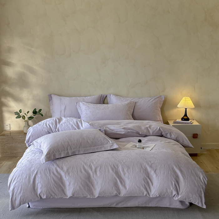 91家纺网 家纺一手货源 找家纺 禾时 2025新款轻奢高支浮雕立体提花床盖款四件套 兰亭（淡雅紫）