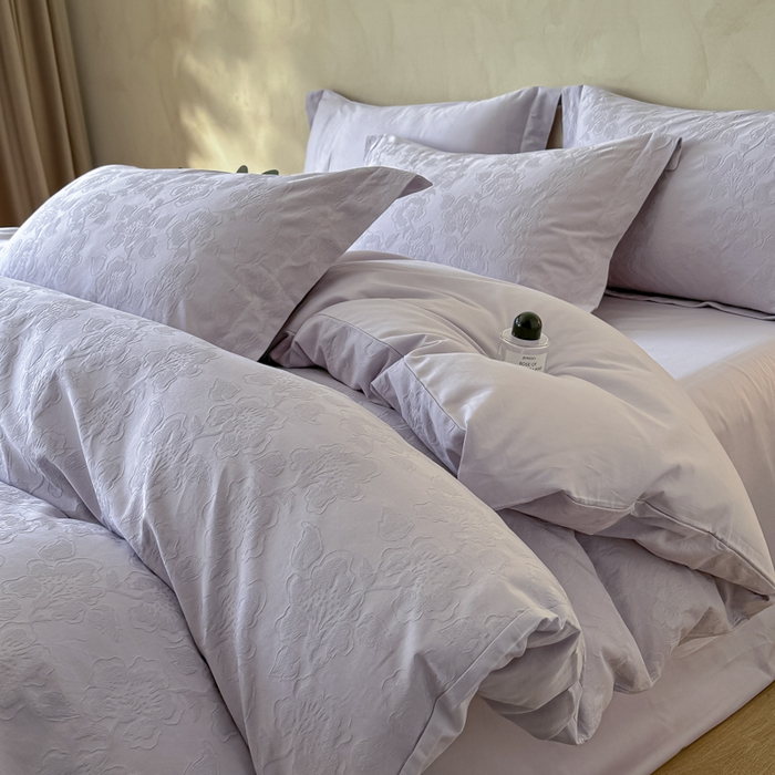 91家纺网 家纺一手货源 找家纺 禾时 2025新款轻奢高支浮雕立体提花床盖款四件套 兰亭（淡雅紫）